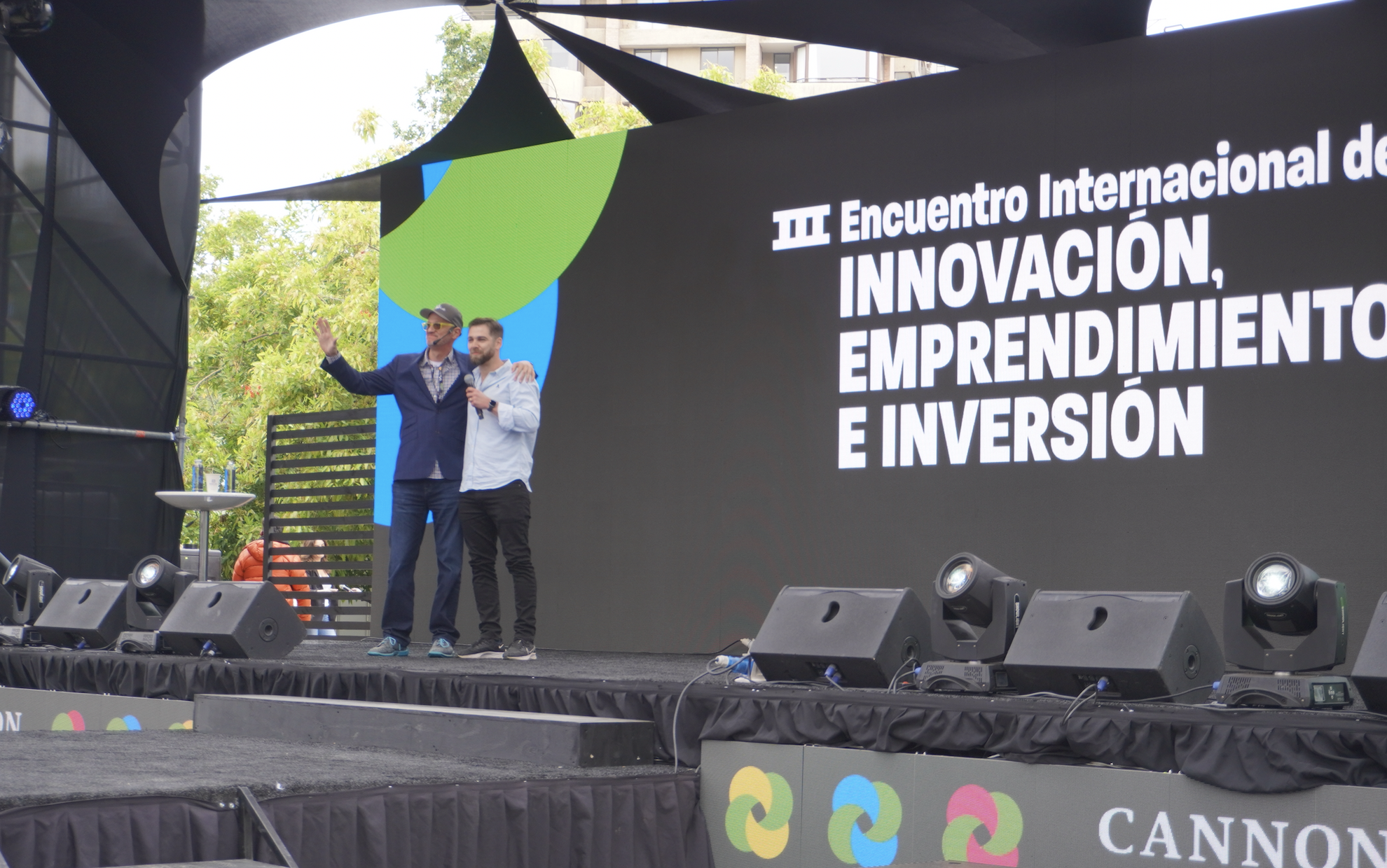 David Albo alongside Adeo Ressi, founder of Founder Institute and VC Lab, on the main stage of ETM 2023.